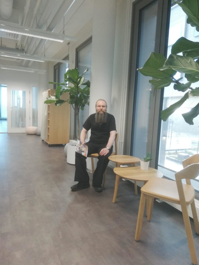 Nuorisotyönohjaaja Mikko Saari menee “Entäpä jos”- metodilla eteenpäin