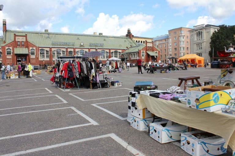 Hietalahden kirpputorilla voi shoppailla turvallisin mielin