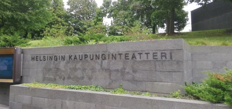 Helsingin kaupunginteatterin syksyssä korona otetaan monin tavoin huomioon