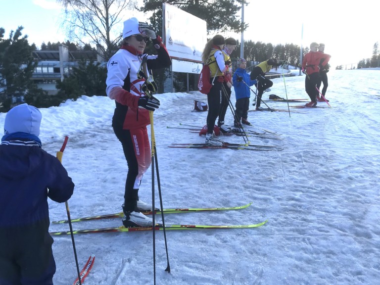 Entinen maailmanmestari Jaana Savolainen kertoo hiihdon kasvavasta suosiosta: “Erittäin monipuolinen laji”.
