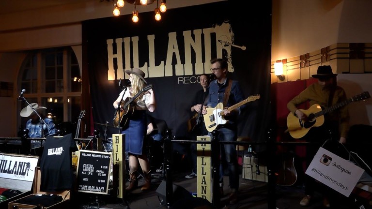 Koronarajoitusten purkaminen sai countrymusiikin soimaan jälleen ravintola Juttutuvassa