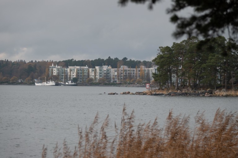 Herkkää saaristoluontoa ja tuhansia ulkoilijoita – Uutelan ulkoilualue laajenee