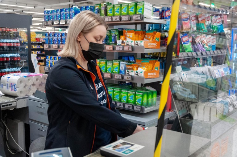 K-Supermarketin myyjä Pauliina Uusaro: “Asiakkaat ovat parasta ja pahinta”