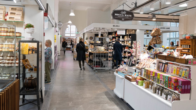 Kauppiaat ja asiakkaat palasivat Hakaniemen halliin