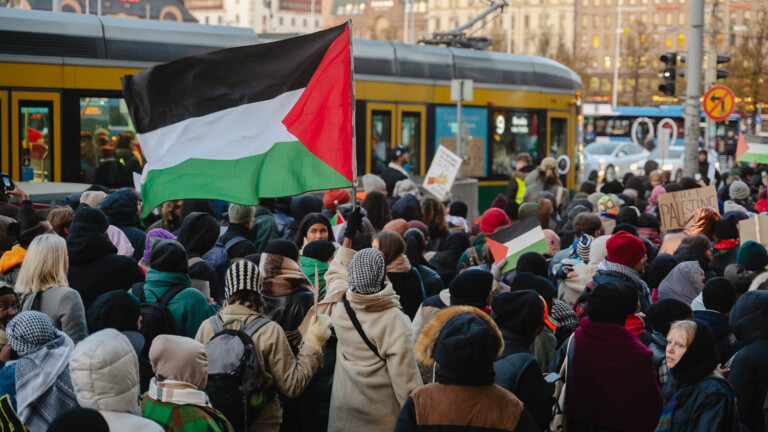 Helsingin keskustassa osoitettiin viime viikon perjantaina solidaarisuutta palestiinalaisille
