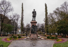 Esplanadin puiston historiaa voi ihailla myös syksyisemmällä säällä