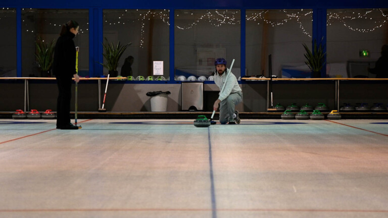 Toimittajat testaa: Curling