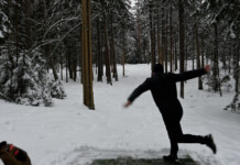 Frisbeegolfia voi pelata myös talvella