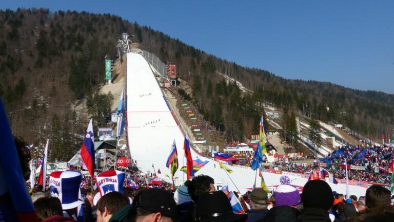 Mäkihypyn maailmancup päättyi Slovenian Planicassa Itävallan Daniel Huberin ylivoimaiseen voittoon