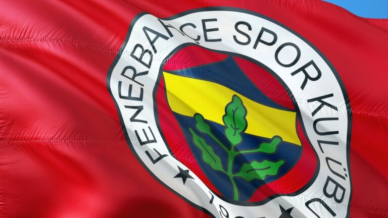 Fanit hyökkäsivät pelaajien kimppuun Turkissa