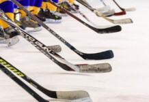 Mestis pyyhkii Liigalla lattiaa