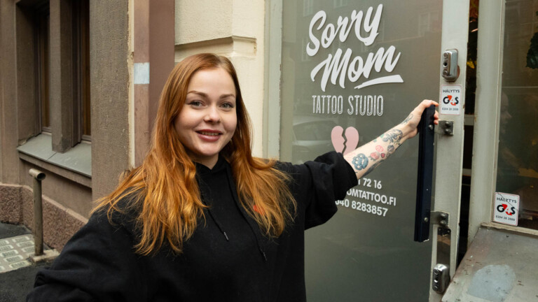 Sorry Mom Tattoo Studio – Vivian Olsbon juhlavuosi 2025