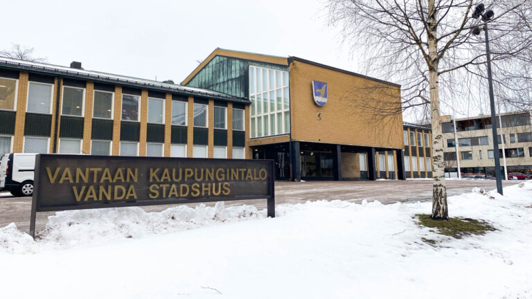 Mistä alue- ja kuntavaaleissa on kyse? What is the municipal and county election about?