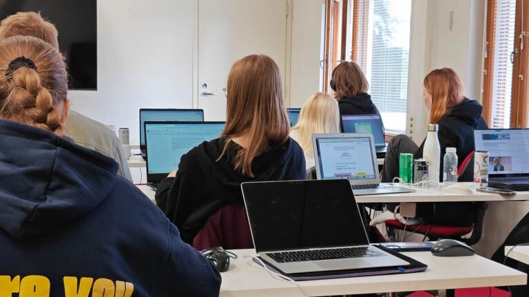 Amisviha ja tietämättömyys kulkevat käsi kädessä