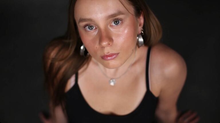 Valtiotieteitä opiskeleva Stella Lahtela: opiskelumotivaatiota laskee jatkuva kaipuu toiselle alalle