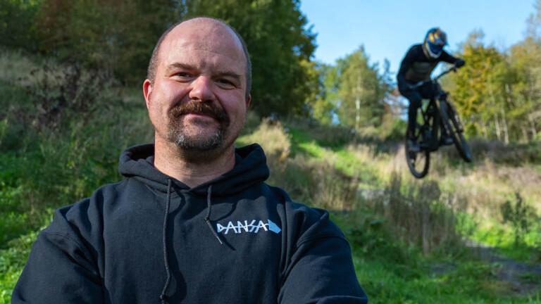 Alamäkipyöräily on iloisen vaarallista hommaa: “Kuolemanpelko poistaa stressiä”