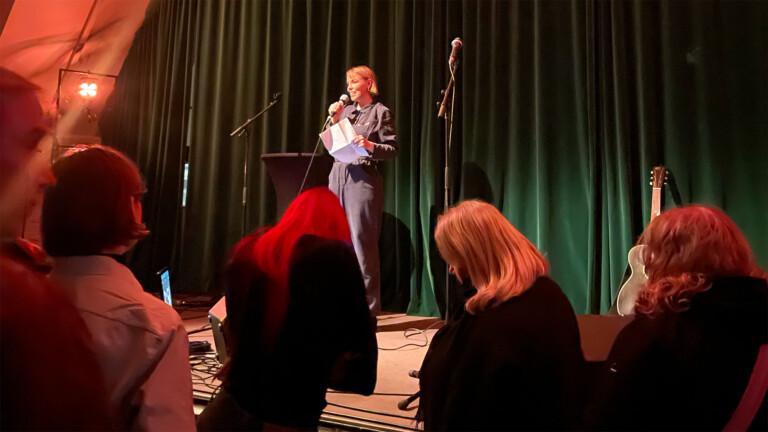 Yleisöryntäys Li Anderssonin politiikkafestivaaleilla