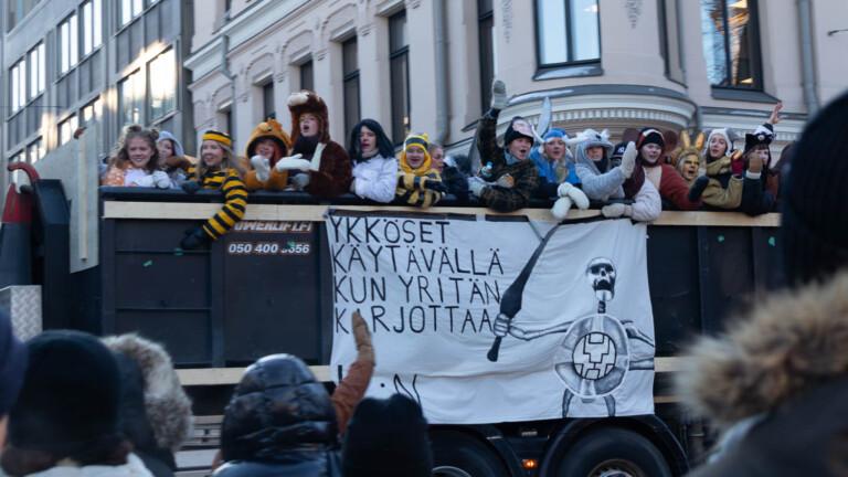 Penkkarit, pakkanen ja hyvä tunnelma