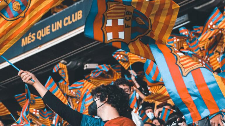 Barcelona juhlii mestaruutta Spotify Camp Noulla – Rashford ja Torres kaatoivat Real Madridin tulikuumassa El Clásicossa