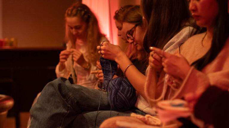 Helsinki Girlies – kokemusten puolesta, yksinäisyyden epidemiaa vastaan
